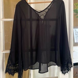 Altar’d state lace sleeve top